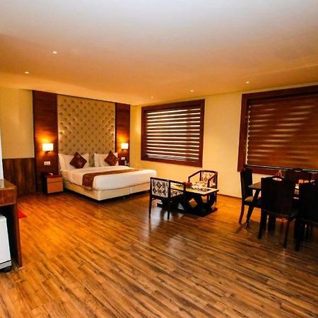 Hotel The Residency Srinagar Exterior foto