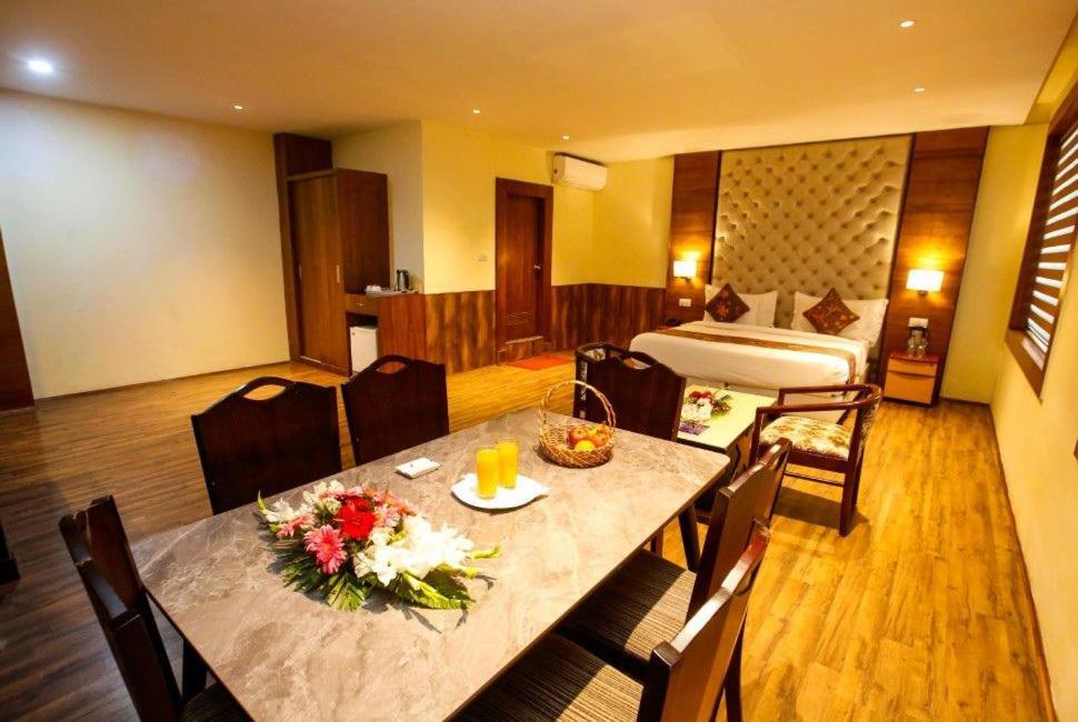 Hotel The Residency Srinagar Exterior foto