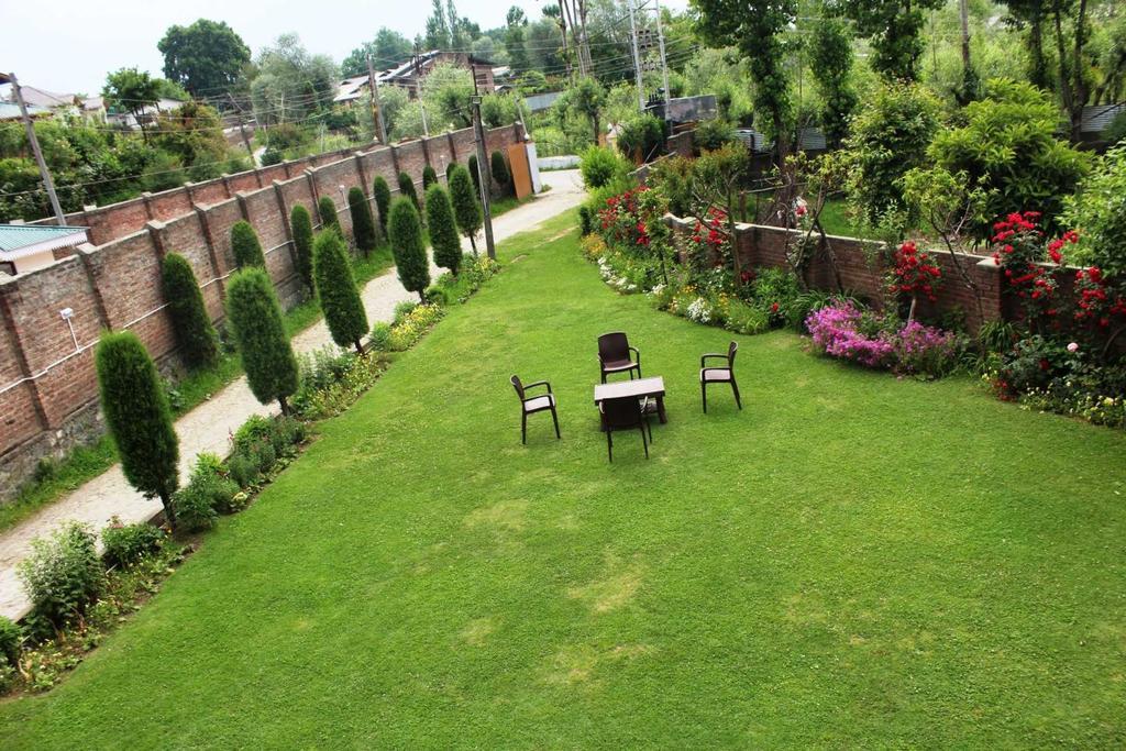 Hotel The Residency Srinagar Exterior foto