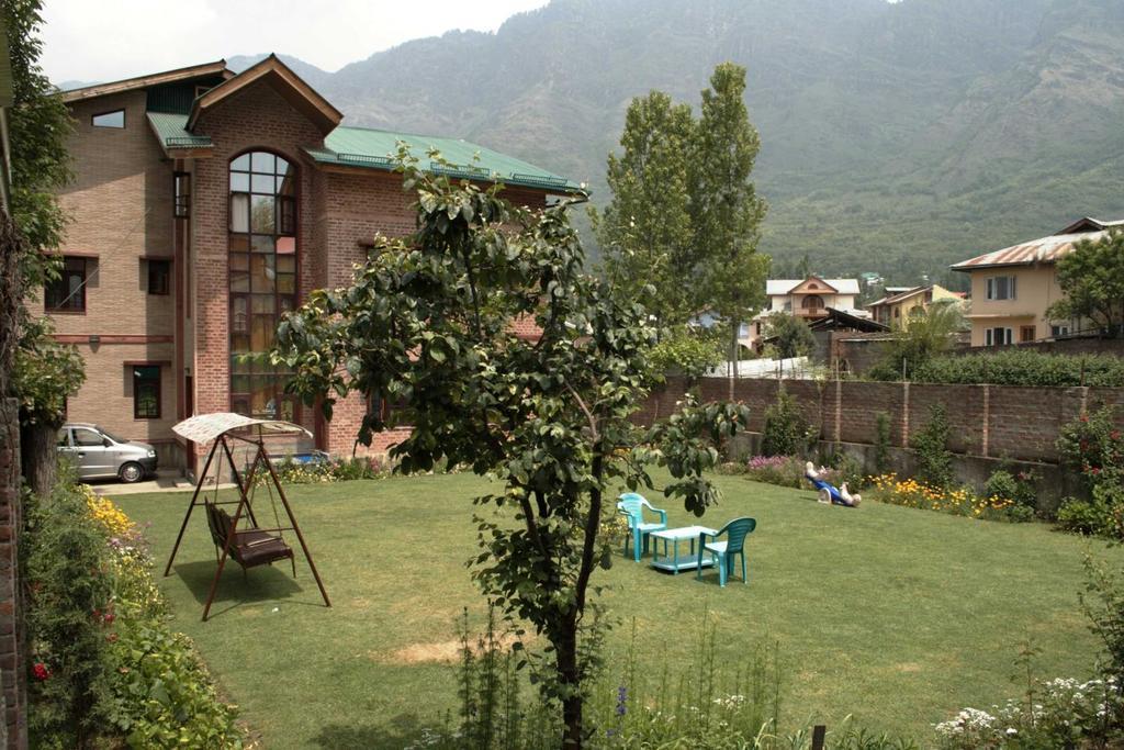 Hotel The Residency Srinagar Exterior foto