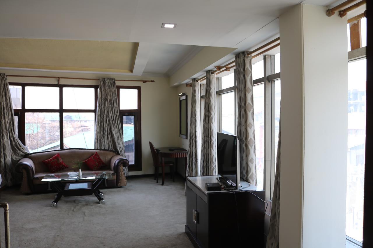 Hotel The Residency Srinagar Exterior foto