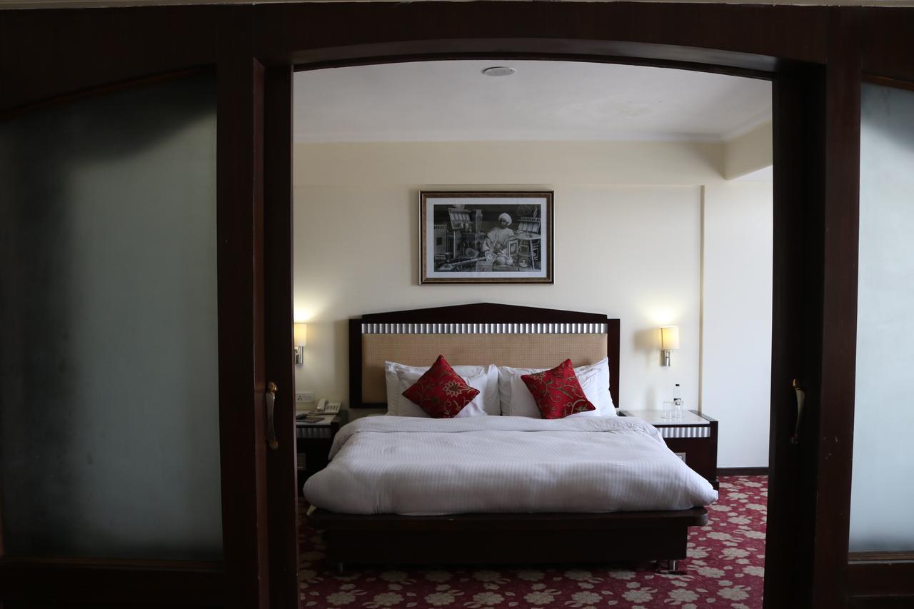 Hotel The Residency Srinagar Exterior foto