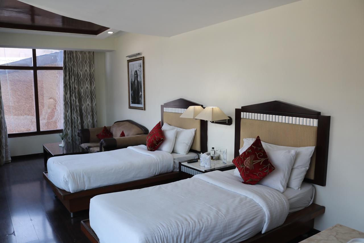 Hotel The Residency Srinagar Exterior foto