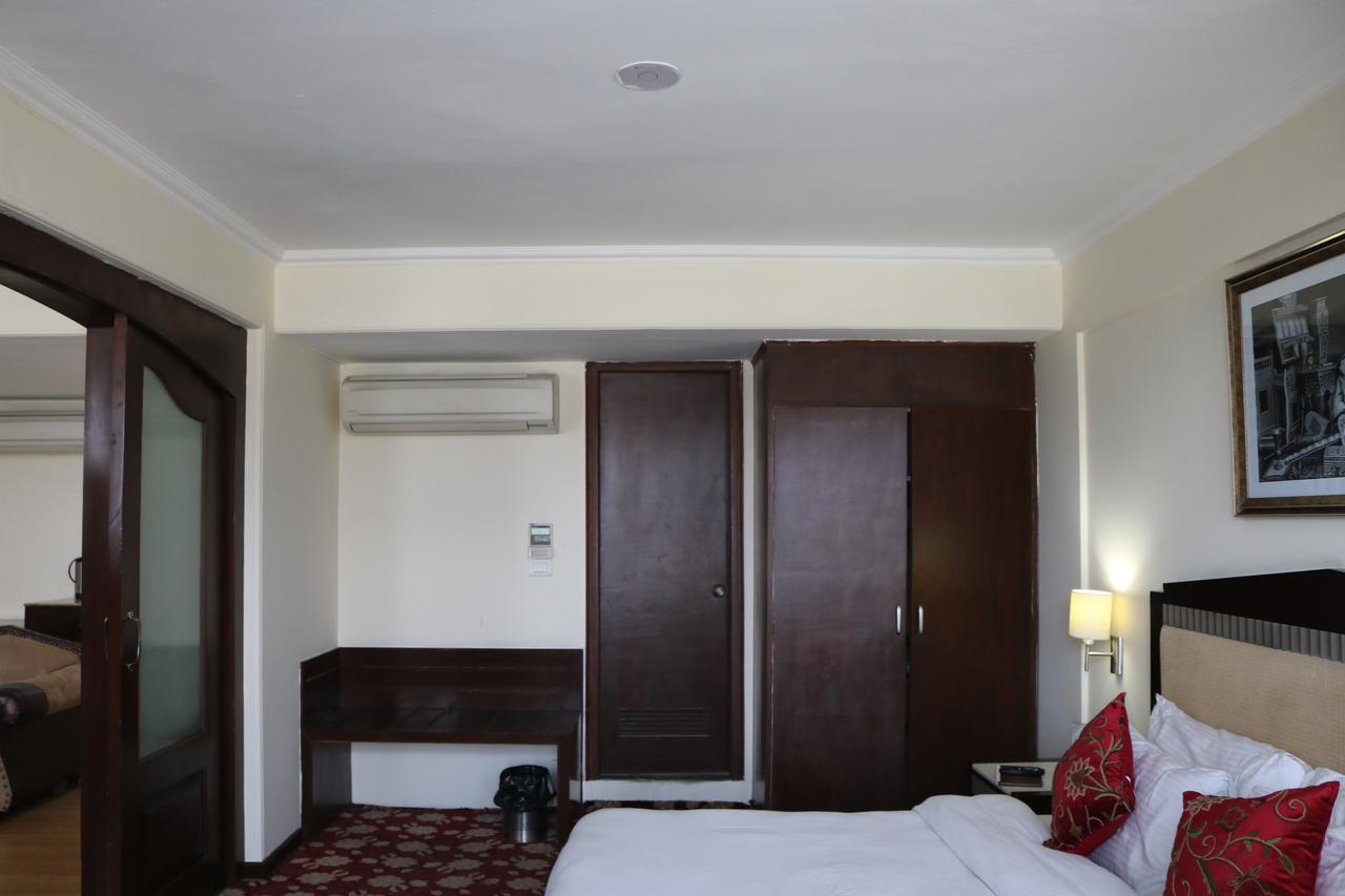 Hotel The Residency Srinagar Exterior foto