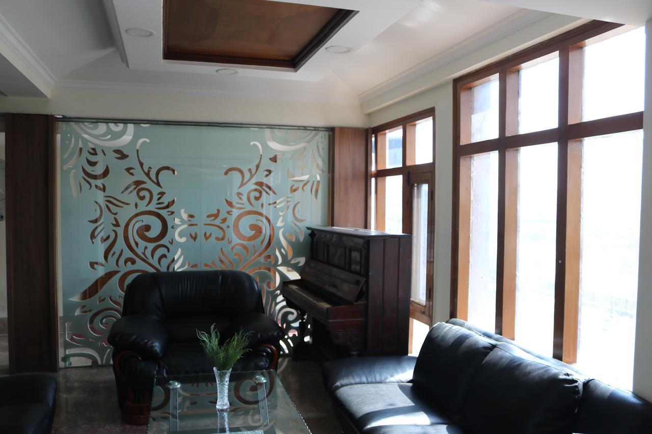 Hotel The Residency Srinagar Exterior foto