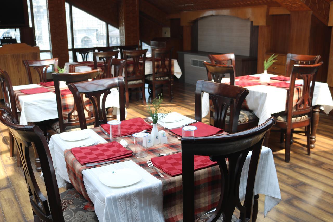 Hotel The Residency Srinagar Exterior foto